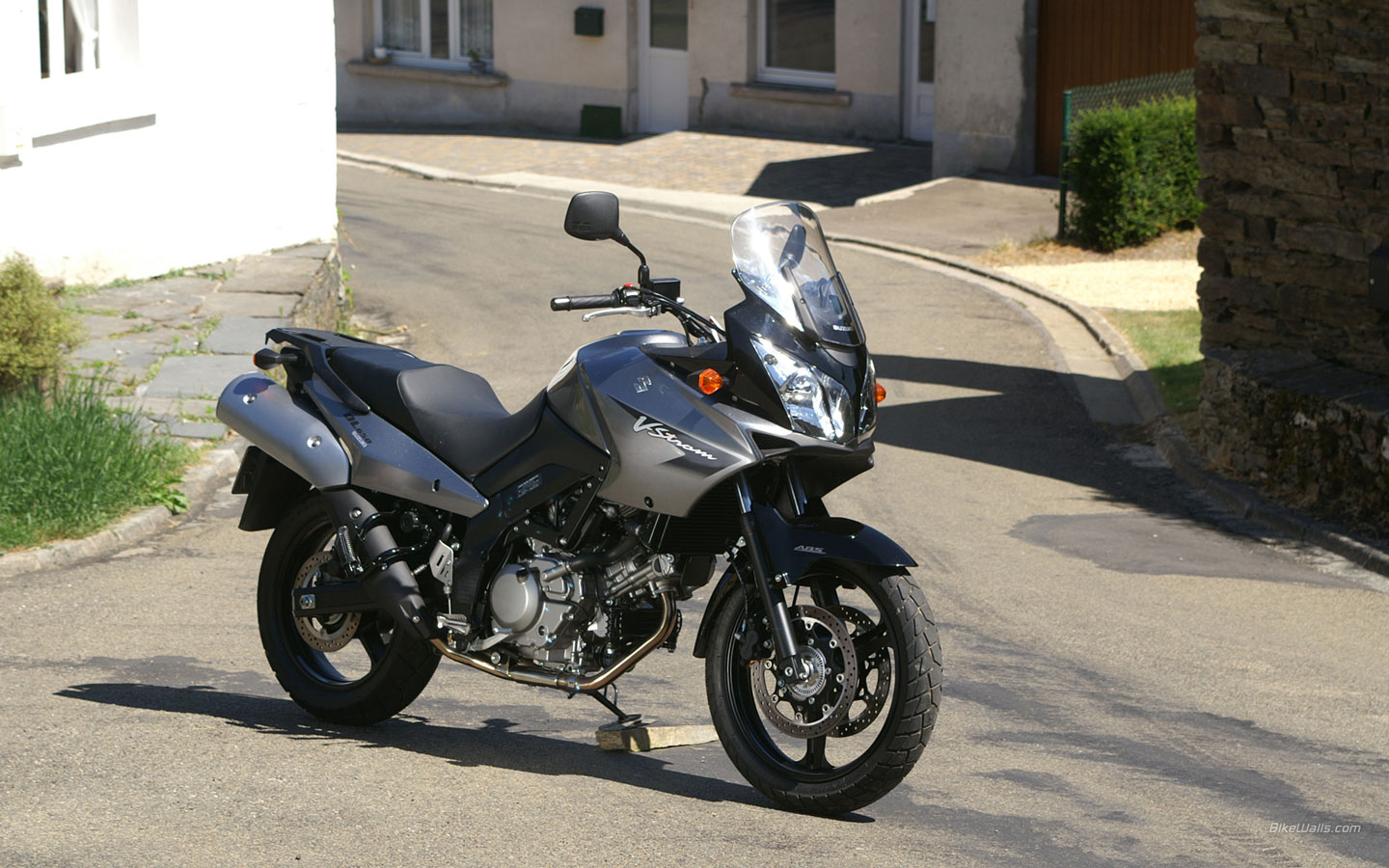 Suzuki V Strom 650 1440x900 c284 Tapety na pulpit